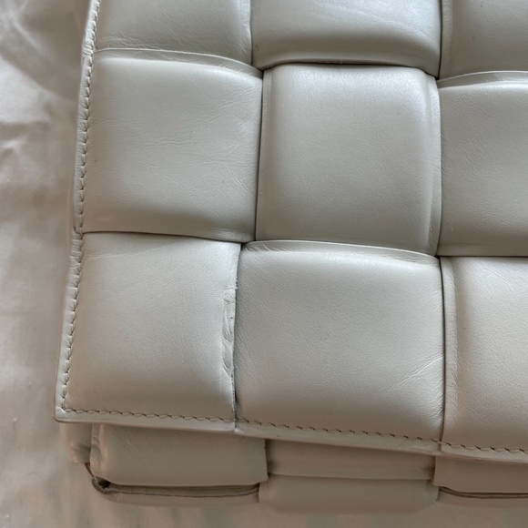 Padded cassette crossbody bag - Picture 4 of 7